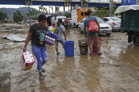 Acapulco plunges into chaos as Hurricane Otis’ toll remains uncertain