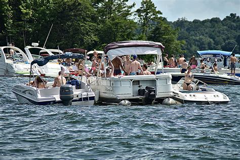 Lake Norman Celebration | Pontoon & Deck Boat Magazine