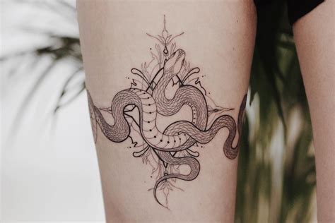 Perfectly intertwined snakes - Tattoogrid.net