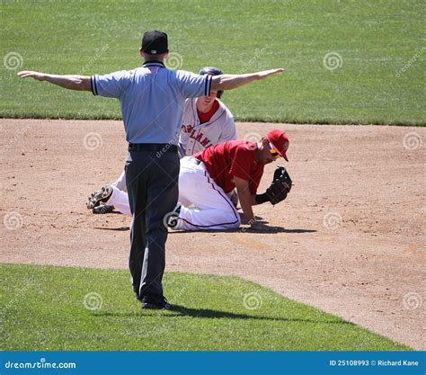 The Umpire Signals Safe Editorial Stock Photo - Image: 25108993