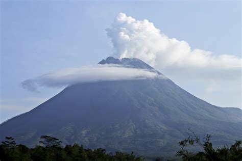 Indonesia's Mt. Merapi volcano erupts twice - NYK Daily