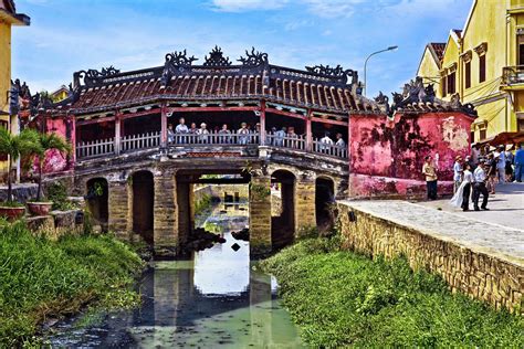 Visit the Japanese Bridge of Hoi An in Vietnam