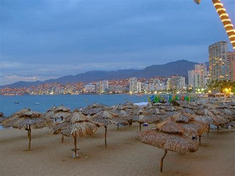 Acapulco Beach - World's Exotic Beaches