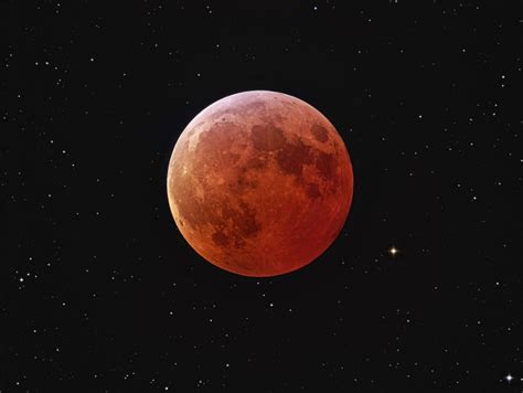 A Red Moon - NOT a Sign of the Apocalypse! - Universe Today