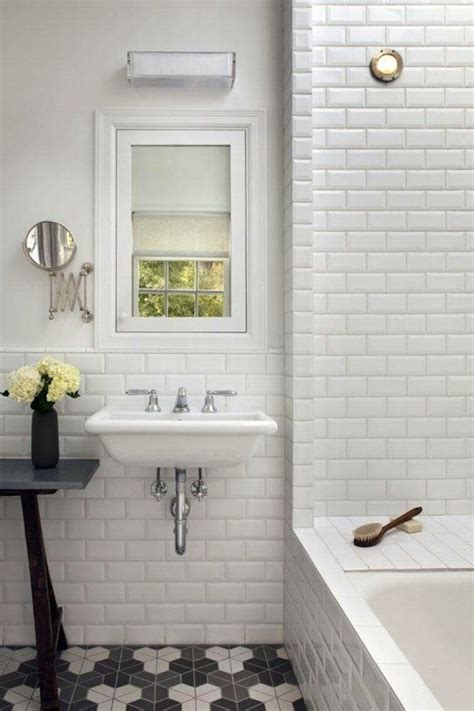 Baños en Black & White, con un toque dorado | Etxekodeco