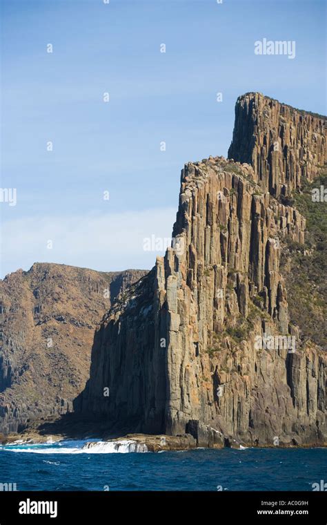 The jagged cliffs of Cape Raoul on the Tasman Pensinula Stock Photo - Alamy