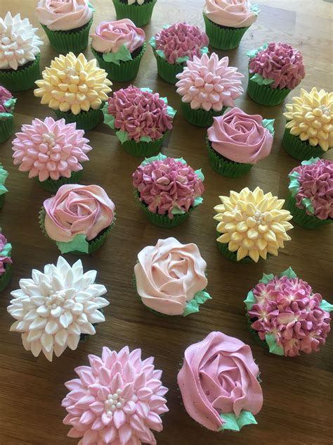 Spring flower cupcakes | Easter flower cupcakes, Spring cupcakes ...