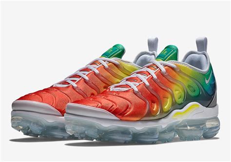 Nike Vapormax Plus Rainbow First Look | SneakerNews.com