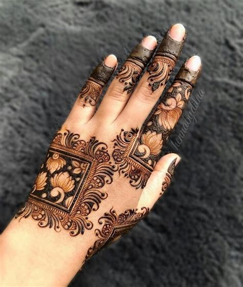 Stunning Lotus Motif Mehendi Designs For Weddings | Latest mehndi ...