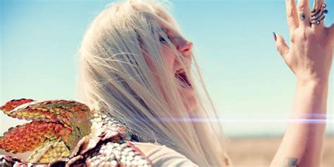 Watch Fans Freak Out When Kesha Hits a High Note in 'Praying' - Kesha's ...