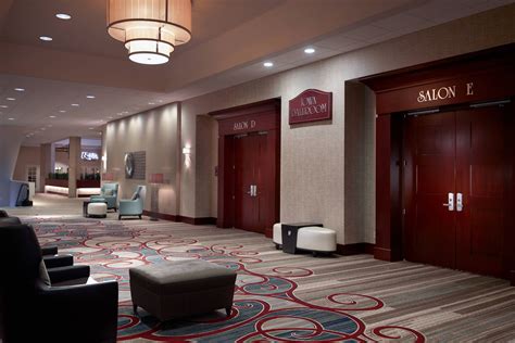 Des Moines Marriott Downtown Iowa Foyer #holiday, #memorable, #Guest ...