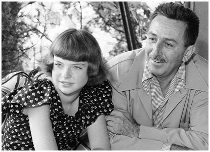 Walt Disney with his daughter, Sharon. | Walt disney, Old disney ...