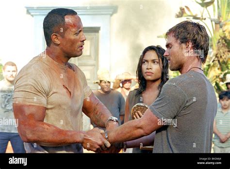 THE RUNDOWN (2003) DWAYNE JOHNSON (THE ROCK), ROSARIO DAWSON, SEANN ...