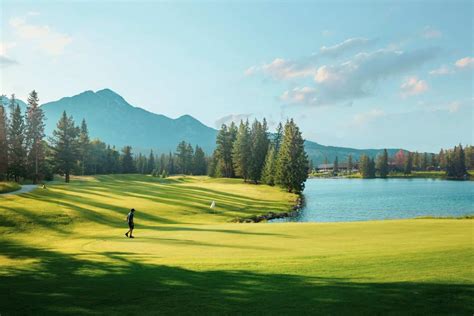 20 BEST Alberta Golf Courses to Tee Off At