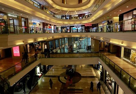 Malls, retailers begin talks again over rentals - Rediff.com Business