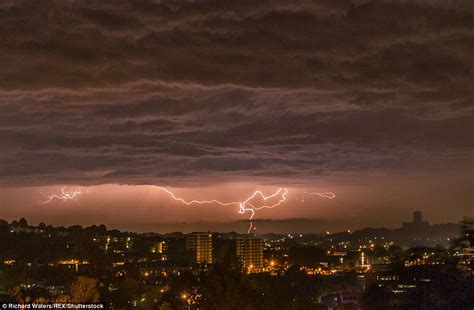 UK Weather: Flash flooding in Cornwall after freak storms | Daily Mail ...