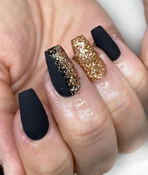 [UPDATED] 60+ Elegant Gold and Black Nails