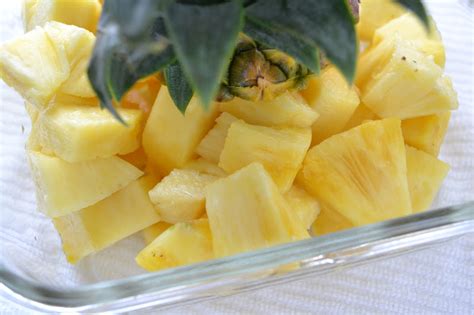 regal me: How To: Pineapple Carving