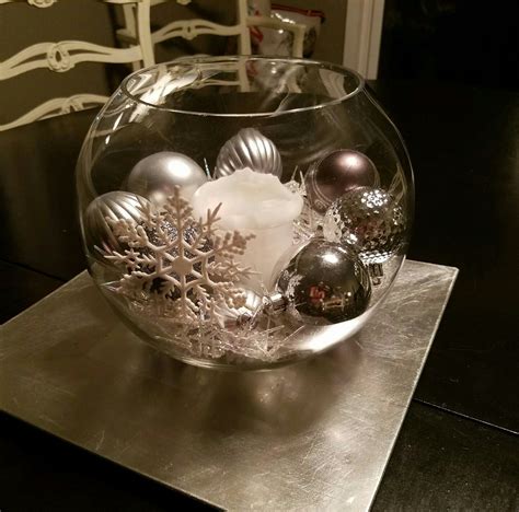 Christmas fish bowl centerpiece Christmas Bowl, Christmas Vignettes ...