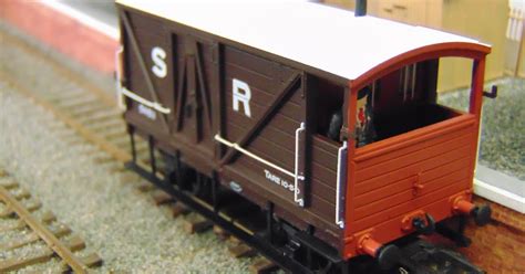 Dorset Railway Modelling: OO gauge Kernow Model Rail Centre LSWR Brake Van.