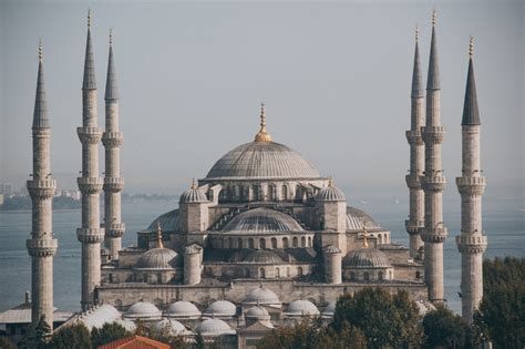 Masjid-Masjid Paling Bersejarah Dalam Dunia Islam Halaman all ...