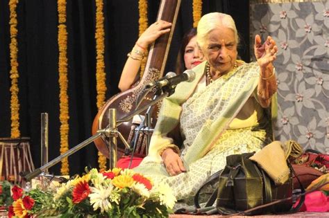 Girija Devi (Thumri Queen) Age, Death Cause, Husband, Family, Biography ...