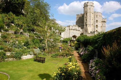 Windsor Castle gardens; Windsor, England. | Castle garden, Windsor ...