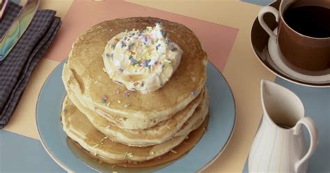 Cute Breakfast Tray DIY Project For Breakfast In Bed