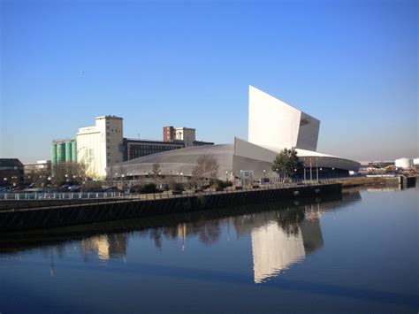 Imperial War Museum North (Trafford, 2002) | Structurae