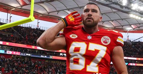 Travis Kelce breaks Jerry Rice's all-time playoff receptions record ...