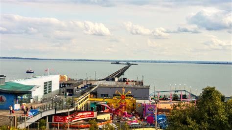 Surprise Visit To Southend Pier - Relentlessly Purple