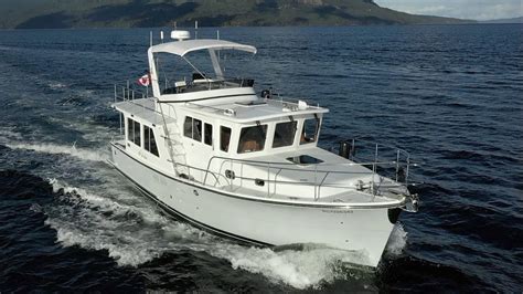 Helmsman Trawlers 38E Pilot House - Calibre Yachts - YouTube