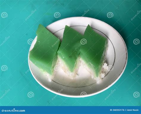 Srikaya Cake on Plate. Indonesian Food Stock Photo - Image of srikaya ...