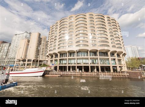 Chicago, Illinois, USA River City Apartments Stock Photo - Alamy