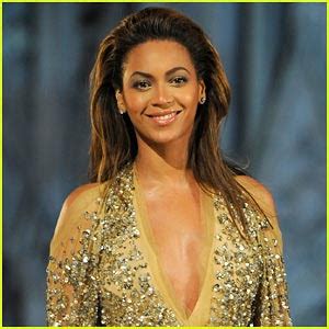 gossip seriously: Beyonce sings “Ave Maria”