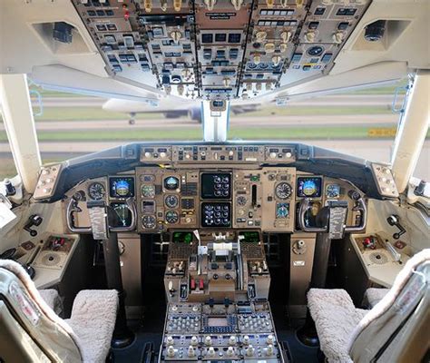 N757AF Boeing 757-2J4 KIAD | Boeing, Aircraft images, Cockpit