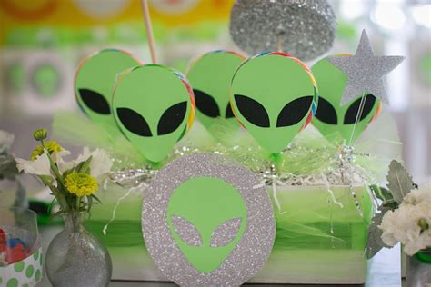 Kara's Party Ideas Alien Invasion themed birthday party via Kara's ...