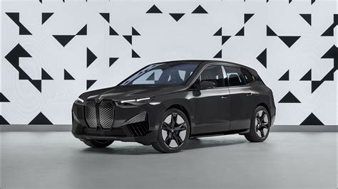 BMW's Flow electric SUV color-changing concept car will mess with your ...