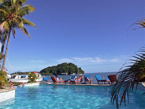 Tradewinds Hotel, Suva, Fiji | The pool, by the sea, with th… | Flickr