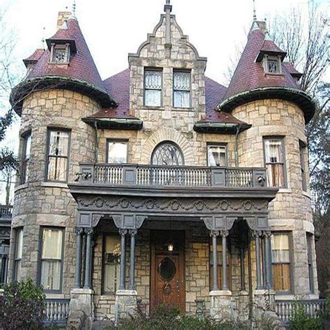 Victorian Gothic House - Small Modern Apartment