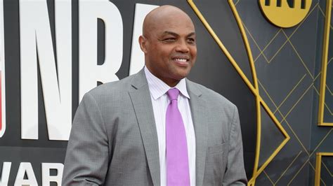 Charles Barkley apologizes for inappropriate remark to female reporter