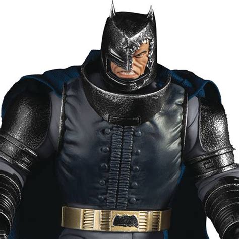 Armored Batman Statue | tunersread.com