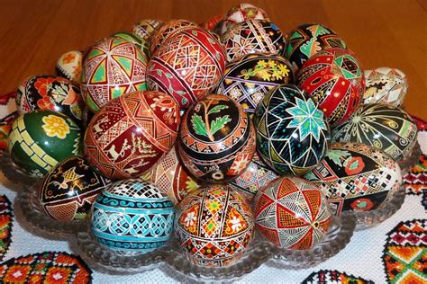 Make traditional Ukranian Easter eggs | TBR News Media