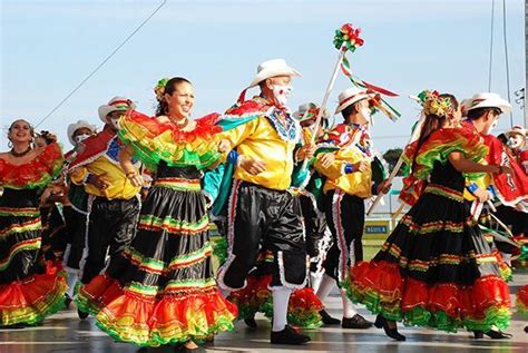 Traditional dress of Colombia: So iconic in Latin America | Colombian ...