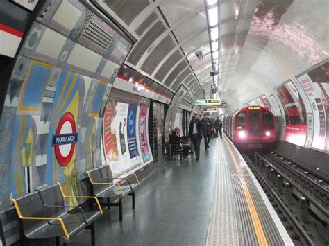 Marble Arch tube station - westbound platform | London underground ...