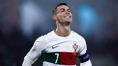 Cristiano Ronaldo unveils new celebration before being embarrassingly ...