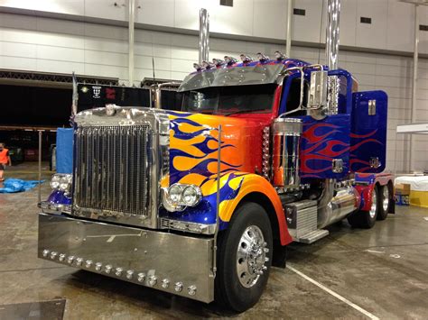 Transformers Optimus Prime truck rolls out from Brisbane Supanova