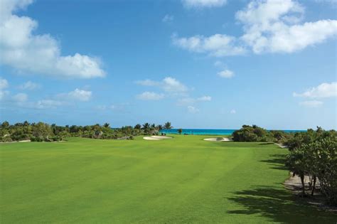 A Comparison of Cancun Golf Resorts