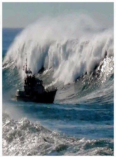 Rogue Waves are a threat to large ships and ocean liners. (One can only ...