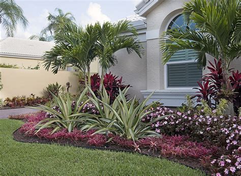 Epic 35+ Beautiful Tropical Front Yard Landscape Ideas To Make Your ...